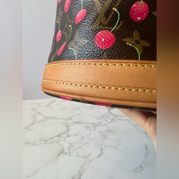 Vintage Louis Vuitton Limited Edition Cerises Bucket Bag with mini pouch - Picture 5 of 16